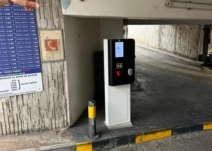 Le Gabin Moderne Loft بيت للعطل قرقشونه